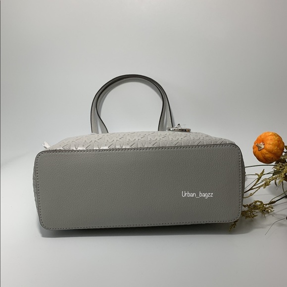 Michael Kors Charlotte Large Top Zip Tote - Picture 6 of 9